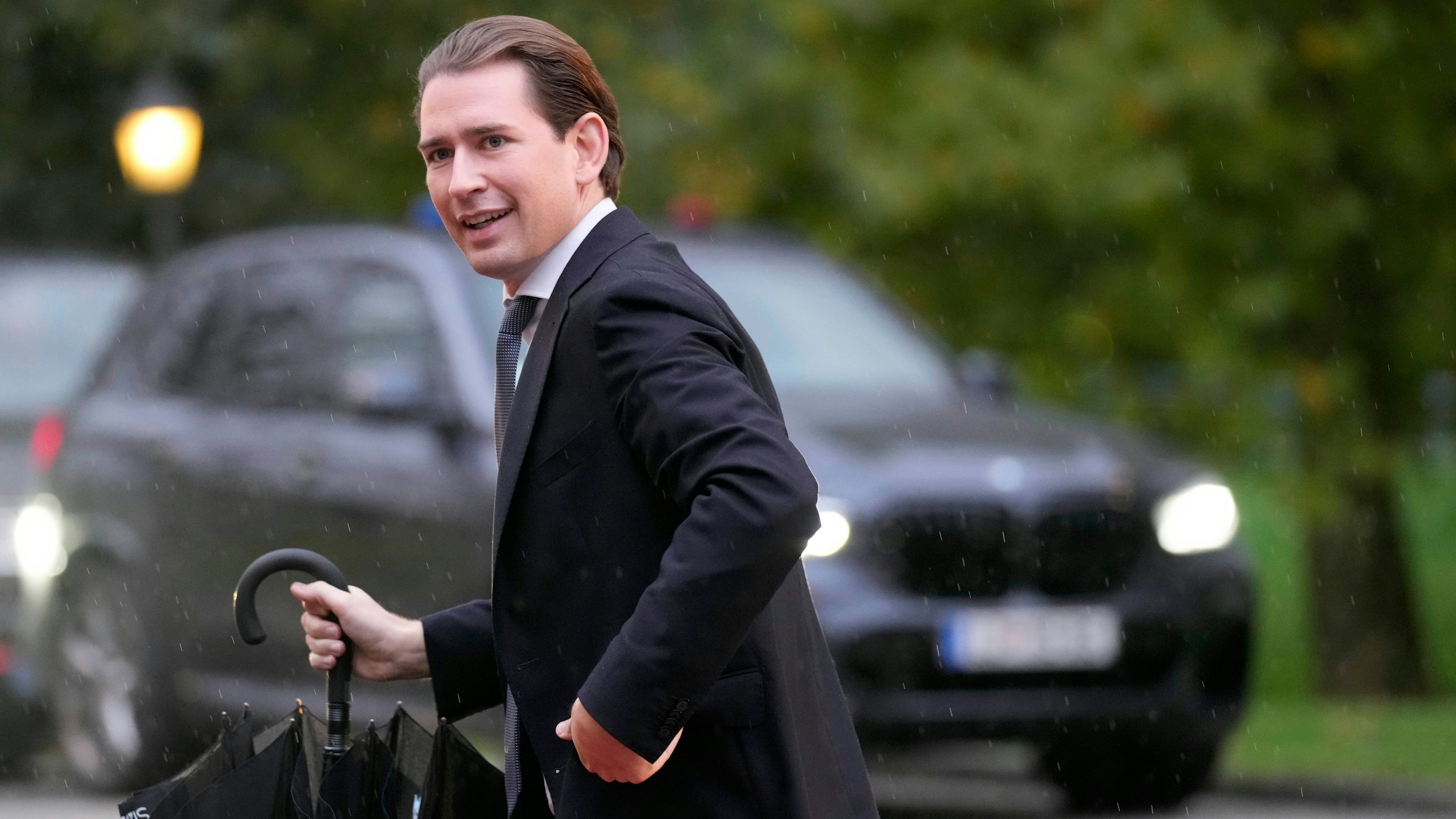 Download von www.picturedesk.com am 06.10.2021 (18:01).  Austria's Chancellor Sebastian Kurz arrives for a dinner, prior to an EU summit, at the Brdo Castle in Kranj, Slovenia, Tuesday, Oct. 5, 2021. EU leaders are meeting Tuesday evening to discuss increasingly tense relations with China and the security implications of the chaotic U.S.-led exit from Afghanistan, before taking part in a summit with Balkans leaders on Wednesday. (AP Photo/Darko Bandic) - 20211005_PD6907 - Rechteinfo: Rights Managed (RM)