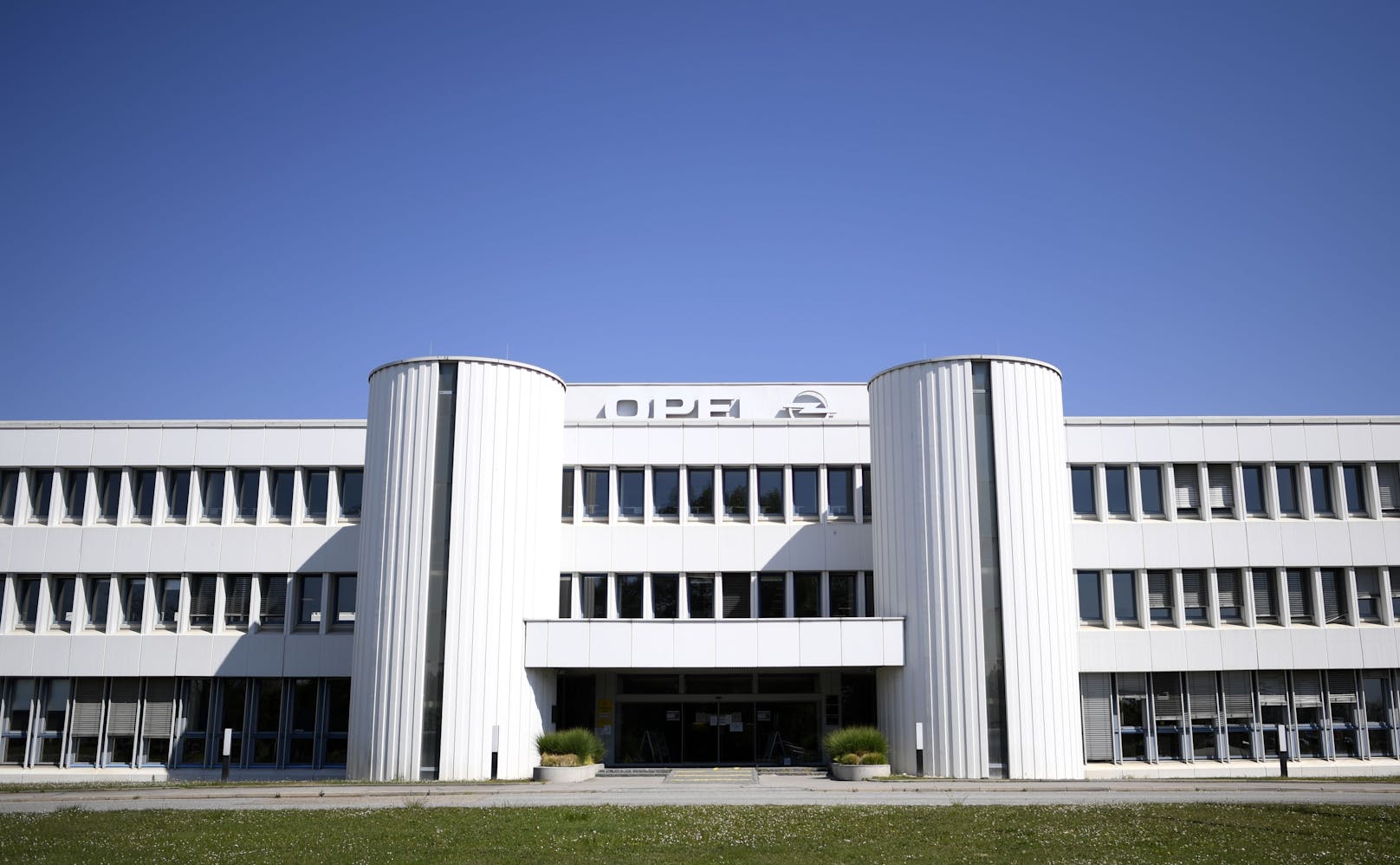 Autobauer Stellantis unterbricht Produktion in Wien