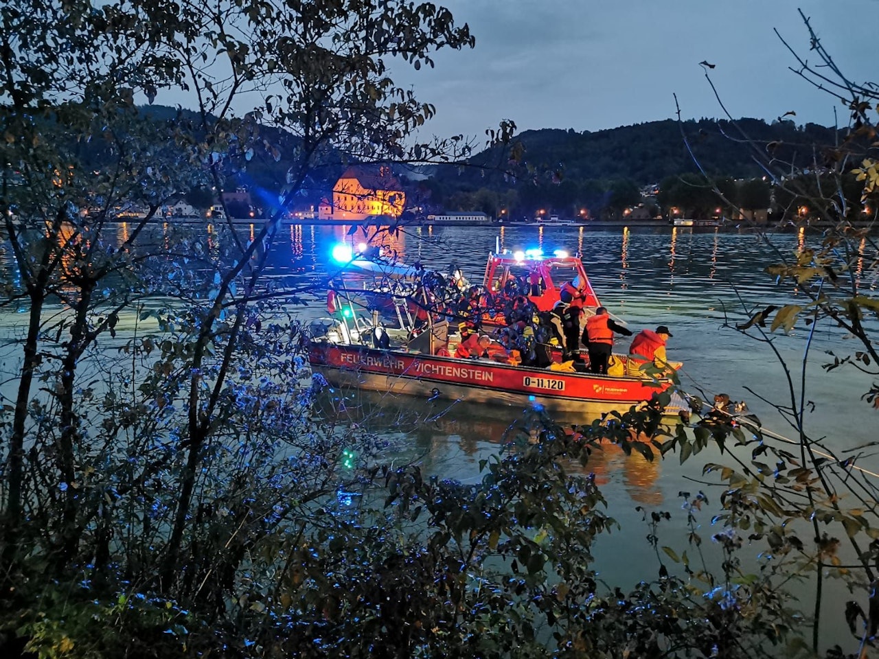Heute.at - Handbremse vergessen, Auto rollte in Donau