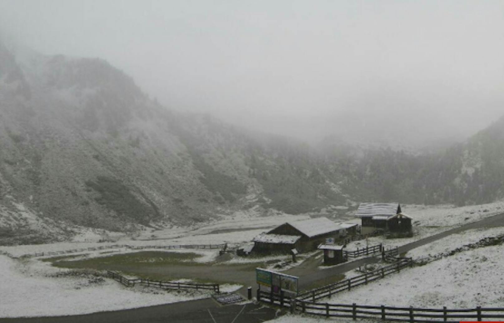 Auch auf der Oberissalm im Stubaital auf 1.750 Metern fiel in der Nacht von Dienstag bauf Mittwoch Schnee.