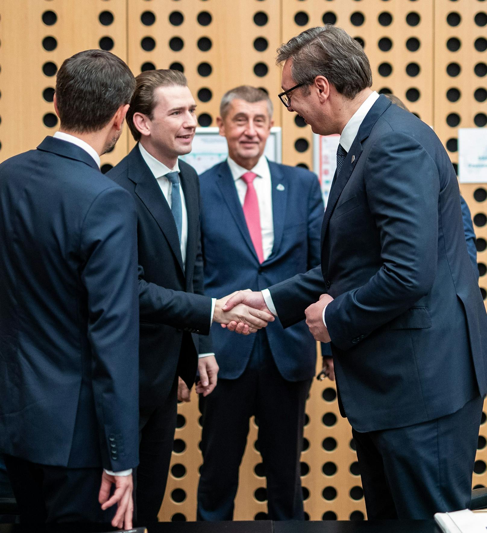 Bundeskanzler <strong>Sebastian Kurz</strong> (l./ÖVP) mit dem serbischen Präsident <strong>Aleksandar Vučić</strong>.