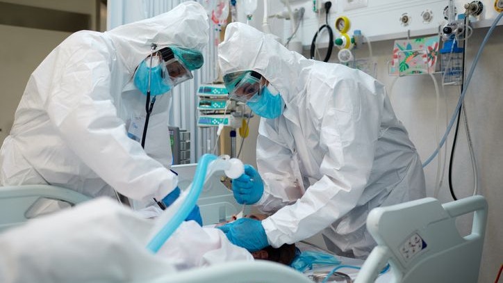 Es sind emotionale Momente, die das Pflegepersonal auf der Covid-Intensivstation, durchlebt. (Symbolbild).