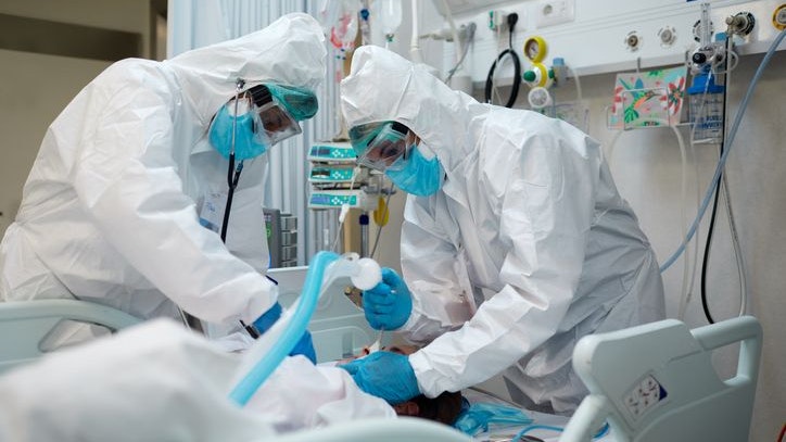 Es sind emotionale Momente, die das Pflegepersonal auf der Covid-Intensivstation, durchlebt. (Symbolbild).