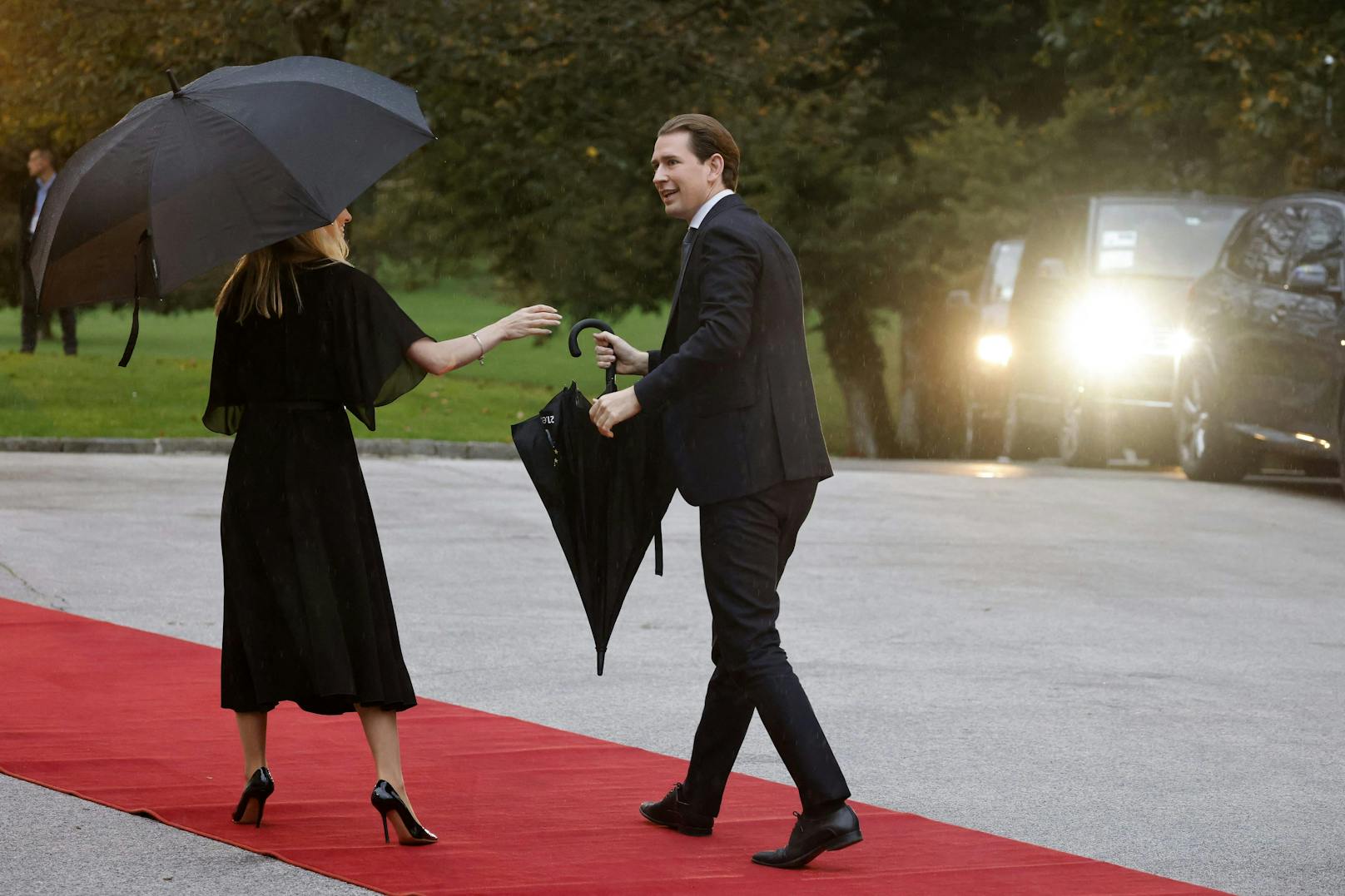 Download von www.picturedesk.com am 06.10.2021 (18:02). 
Austria's Chancellor Sebastian Kurz arrives for the EU-Western Balkans summit at Brdo Castle in Kranj on October 5, 2021. - EU leaders will have a hard discussion on Europe's place in the world at a summit, as they seek unity on how to deal with superpowers China and the United States. The 27 heads of state and government will meet at Brdo Castle in Slovenia, the country that currently holds the EU's rotating presidency. (Photo by Ludovic MARIN / AFP) - 20211005_PD6600 - Rechteinfo: Rights Managed (RM) Nur für redaktionelle Nutzung! Werbliche Nutzung erfordert Freigabe: bitte schicken Sie uns eine Anfrage.