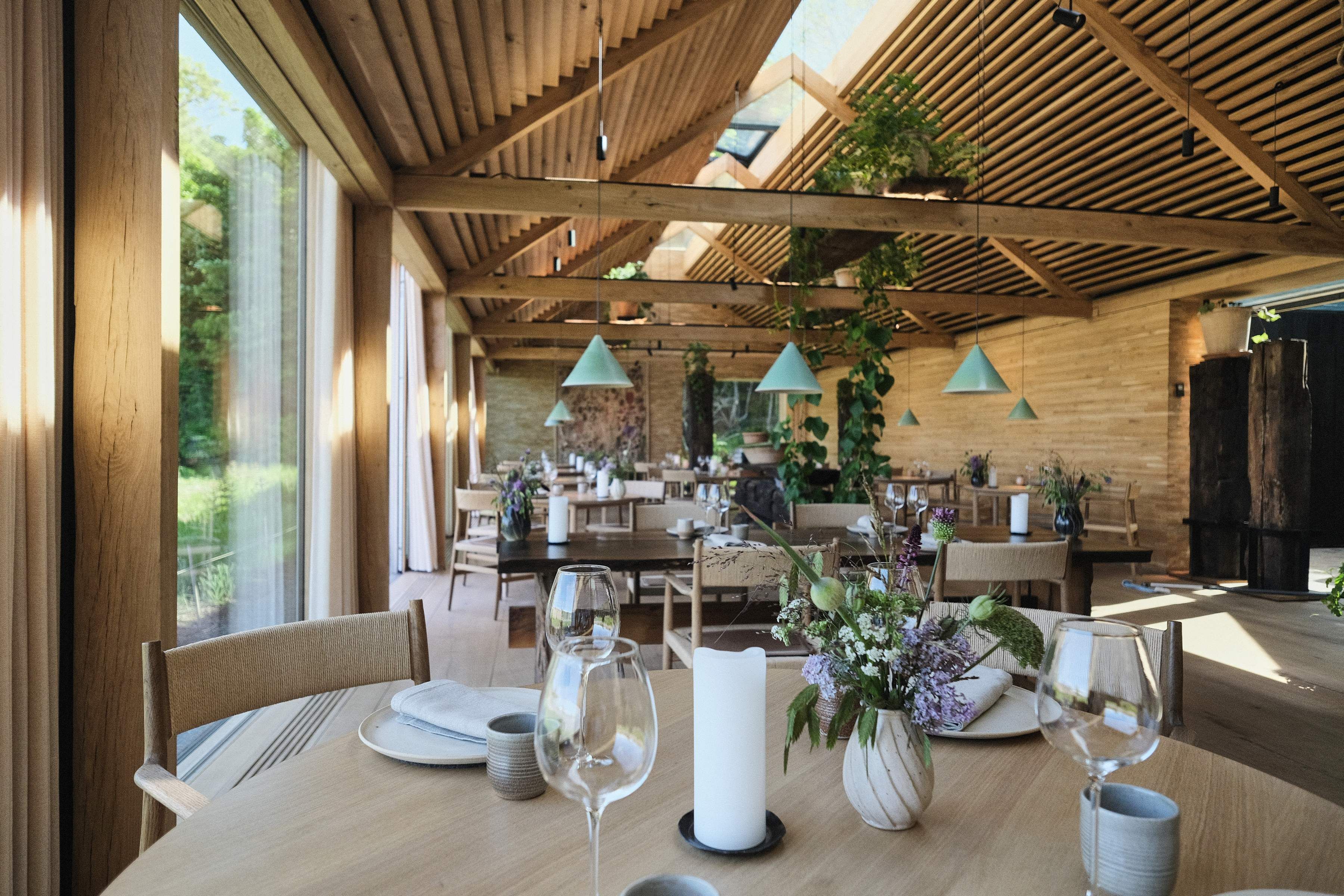 Download von www.picturedesk.com am 06.10.2021 (15:34).  An inside view of the World class Danish restaurant Noma is seen on May 31, 2021 in Copenhagen. - While the six-month Covid-19 closure has been tough for Noma, consistently ranked as one of the world's top restaurants, it's also been an opportunity to reinvent its cuisine As it reopened this June, the restaurant has reworked its menu -- in part to take the lack of foreign tourists into account. (Photo by Thibault Savary / AFP) - 20210531_PD11720 - Rechteinfo: Rights Managed (RM) Nur für redaktionelle Nutzung! Werbliche Nutzung erfordert Freigabe: bitte schicken Sie uns eine Anfrage.