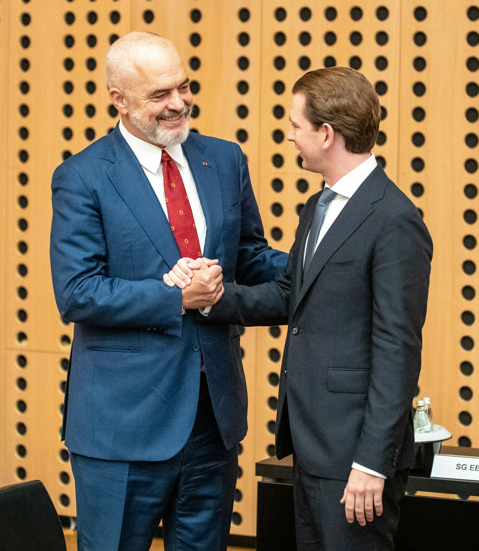 Bundeskanzler Sebastian Kurz (r./ÖVP) mit dem albanischen Premierminister <strong>Edi Rama</strong>.