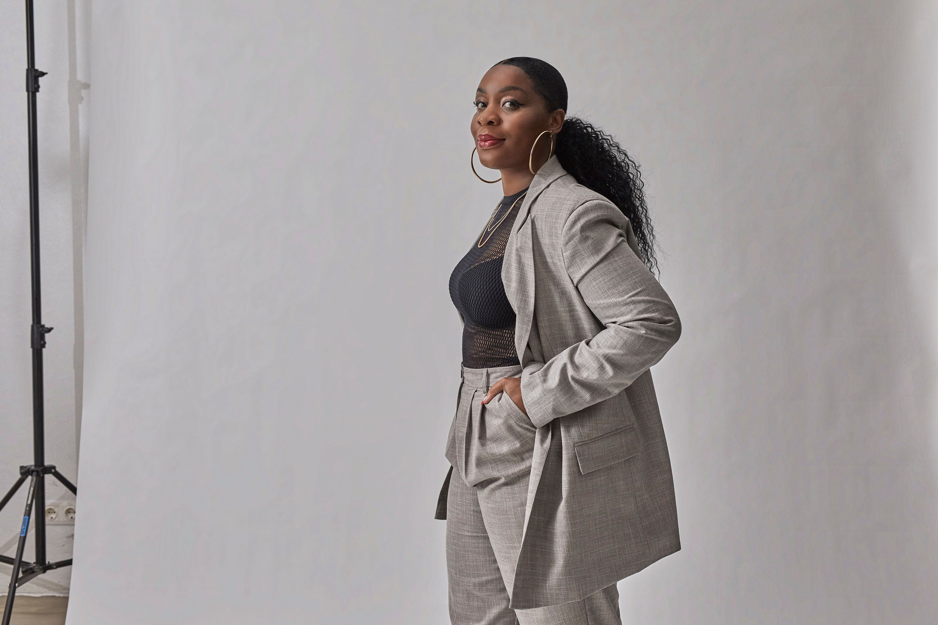 Die Wiener Bloggerin Christl Clear hat ein Buch über starke Frauen, Sex und Rassismus geschrieben.