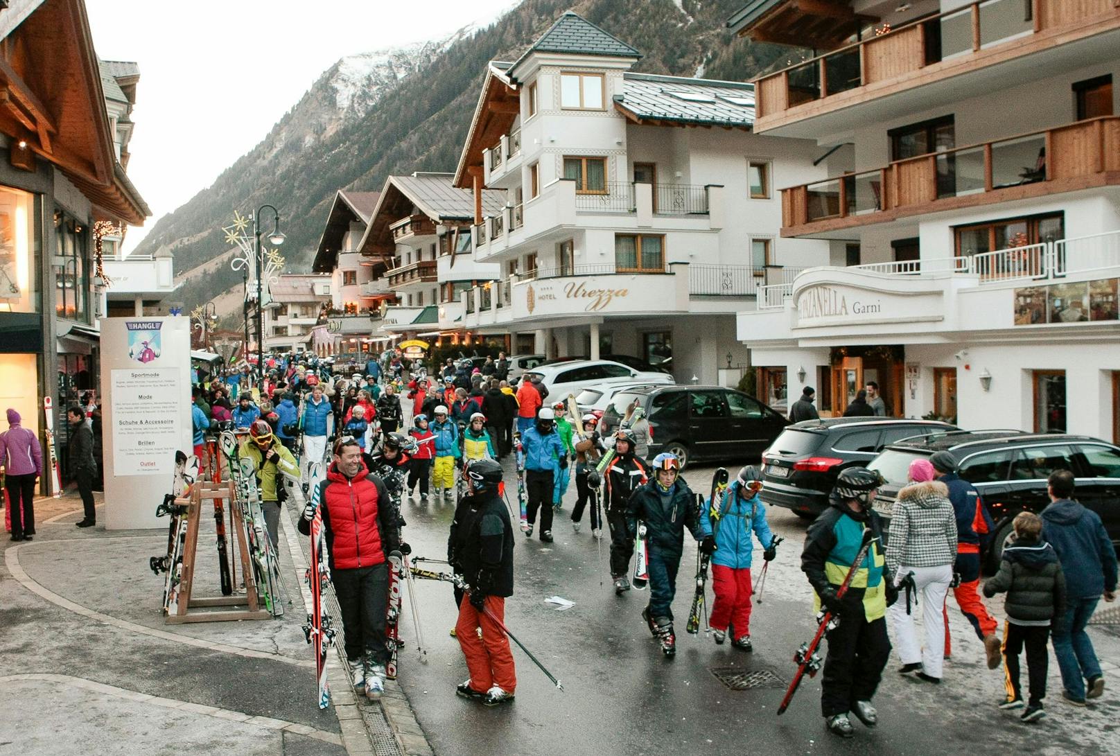 Im Winter 2021/22 gelten harte Corona-Regeln in den Skigebieten.