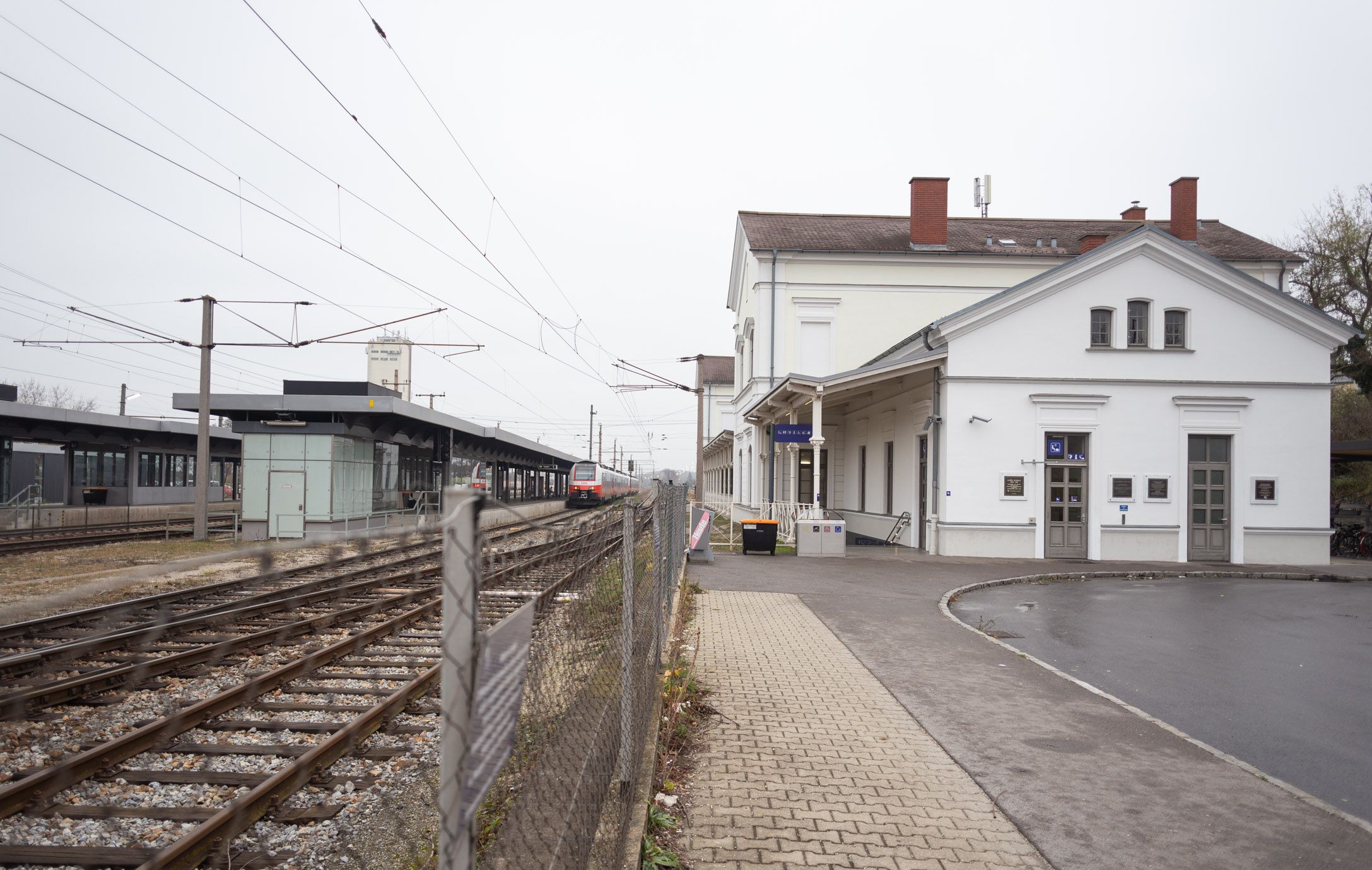 Für das stundenlange Warten am Sonntag sollen Fahrgäste jetzt Geld zurück bekommen.