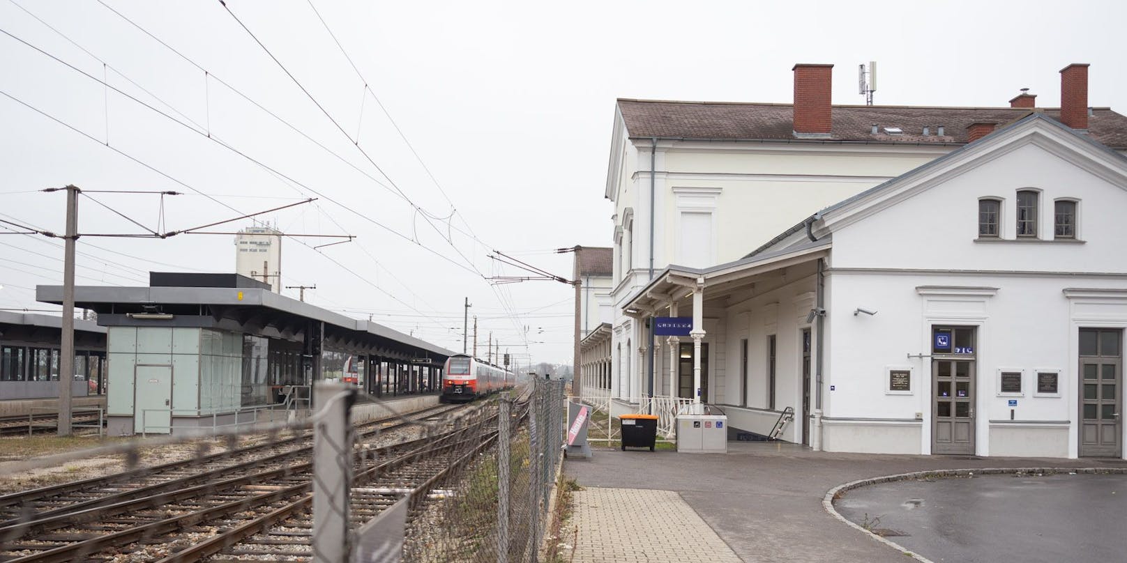 Symbolfoto des Bahnhofs in Gänserndorf.