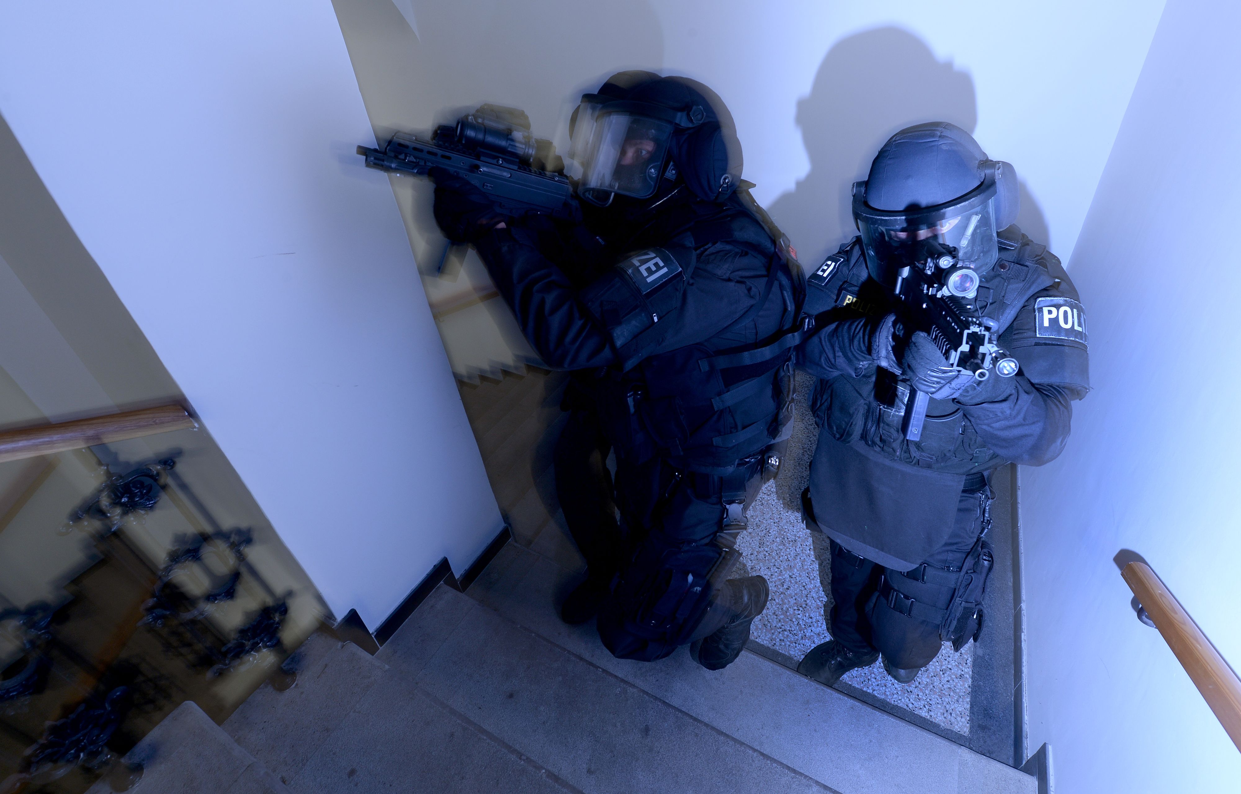 Polizisten der Sondereinheit "Einsatzkommando Cobra" in einer Übungssituation. Symbolbild