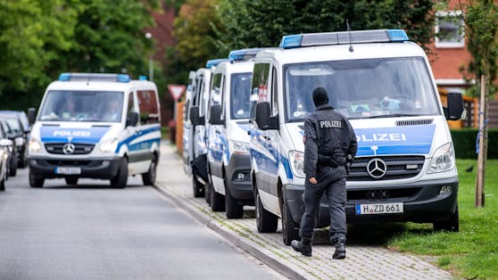 In einem Haus in Senzig fand die Polizei fünf tote Personen.