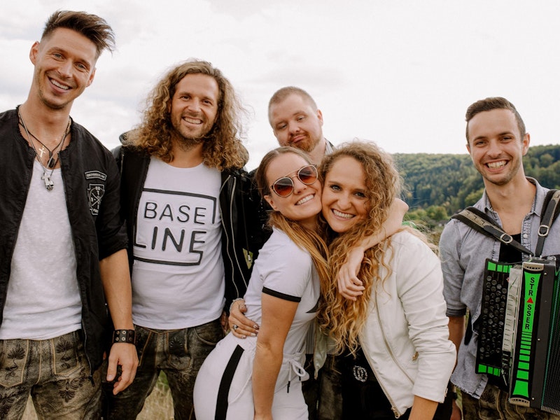 Sie folgt <strong>Katharina Weiß</strong> nach, die Anfang September überraschend ihren Ausstieg bei der Partyband bekannt gab.