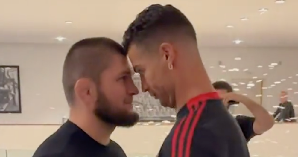 Khabib und Ronaldo im Scherzhaften Starrbewerb.