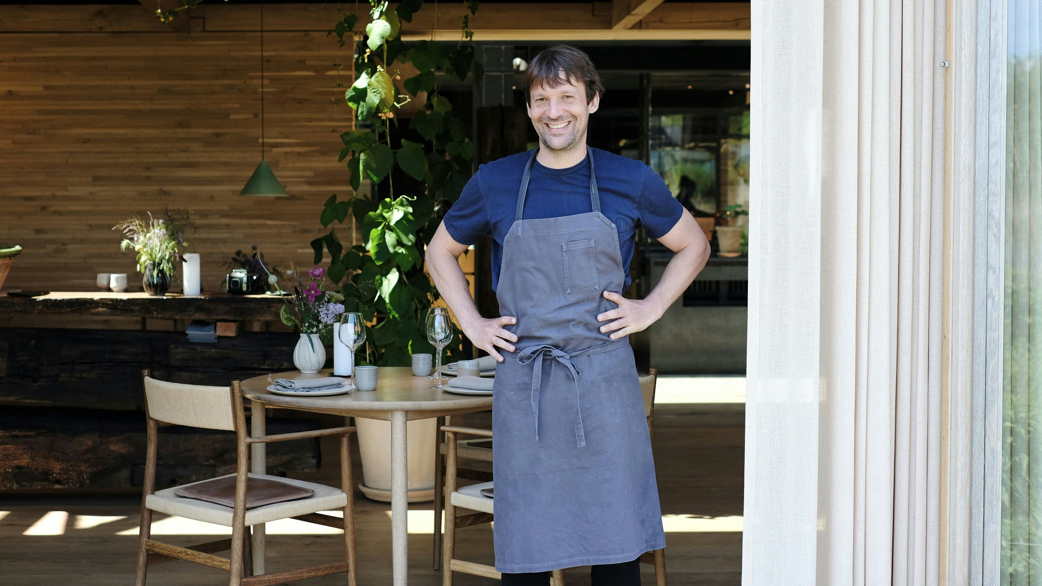 Download von www.picturedesk.com am 06.10.2021 (15:34).  Rene Redzepi, chef and co-owner of the World class Danish restaurant Noma is pictured on May 31, 2021 in Copenhagen. - While the six-month Covid-19 closure has been tough for Noma, consistently ranked as one of the world's top restaurants, it's also been an opportunity to reinvent its cuisine As it reopened this June, the restaurant has reworked its menu -- in part to take the lack of foreign tourists into account. (Photo by Thibault Savary / AFP) - 20210531_PD11710 - Rechteinfo: Rights Managed (RM) Nur für redaktionelle Nutzung! Werbliche Nutzung erfordert Freigabe: bitte schicken Sie uns eine Anfrage.