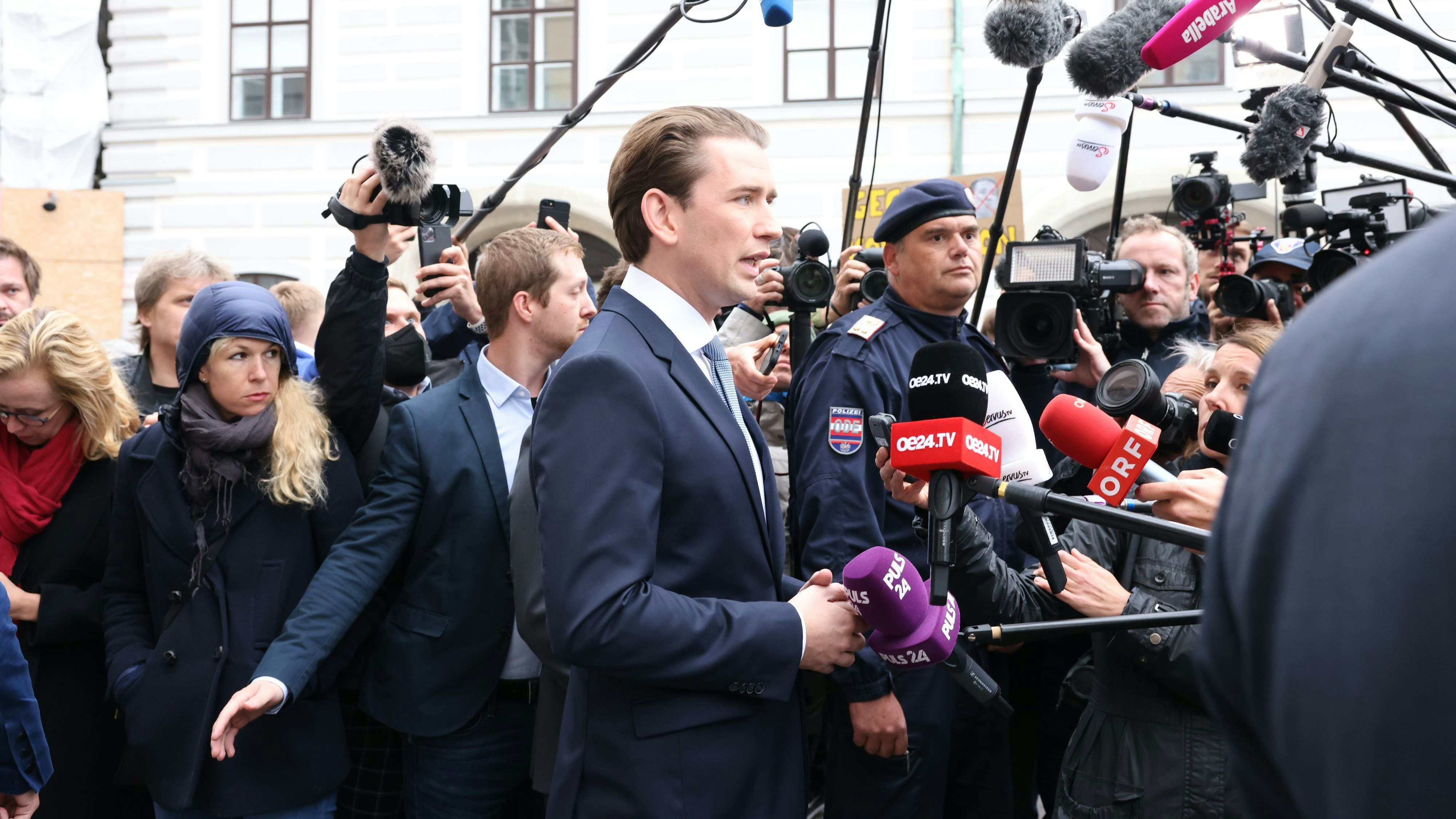 Kanzler Sebastian Kurz nach seinem Gespräch mit Bundespräsident Van der Bellen. 