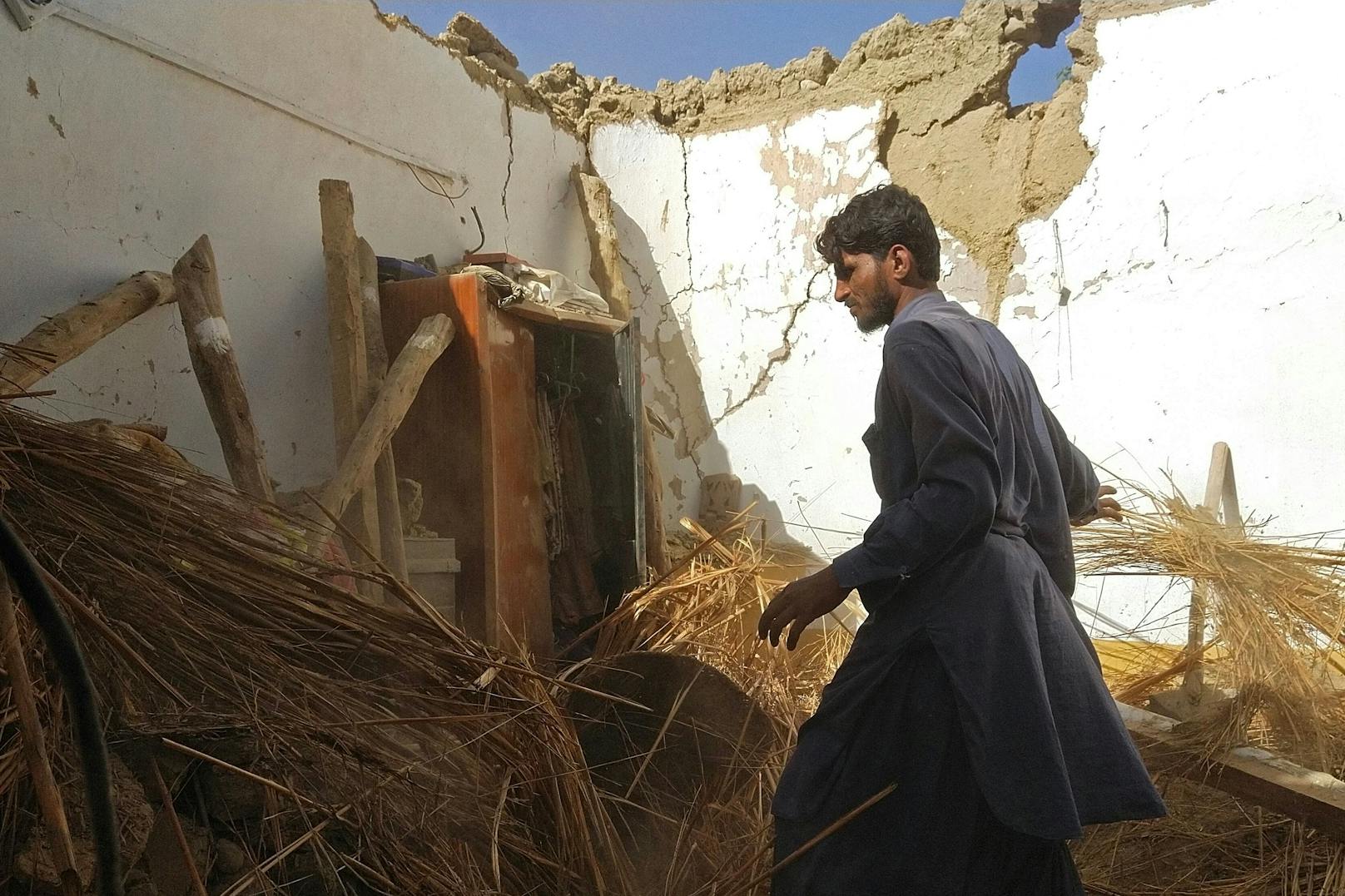 In Pakistan könnte die Zahl der Todesopfer nach einem Erdbeben der Stärke 5,7 noch steigen.