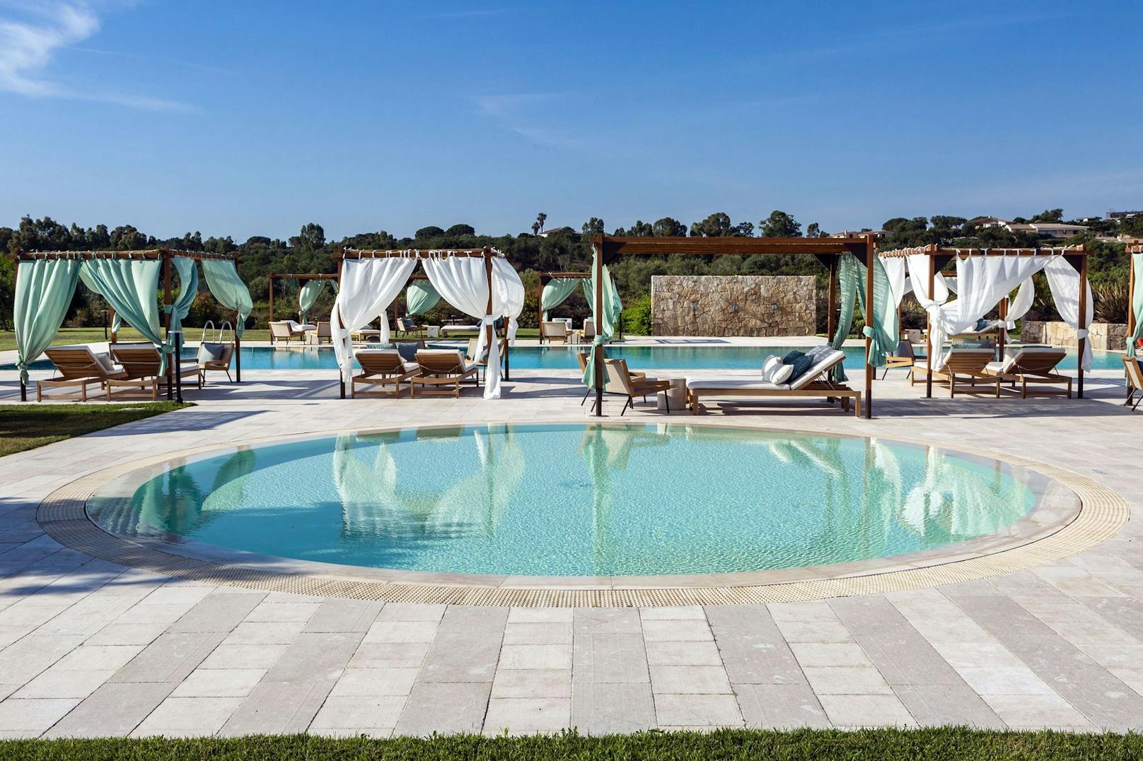 Tipp: Baglioni Resort Sardinia, ab 300 Euro.