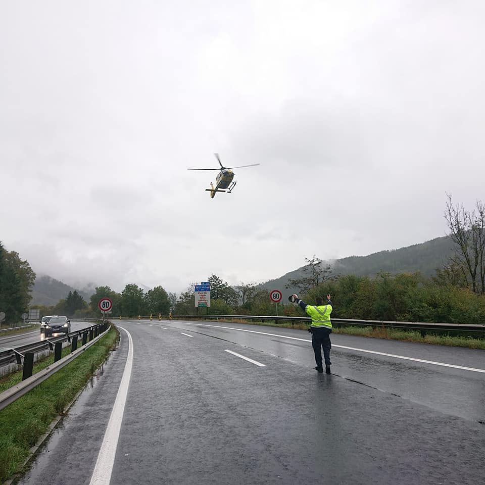 Ein Rettungsheli brachte die tödlich Verletzte noch in ein Spital.