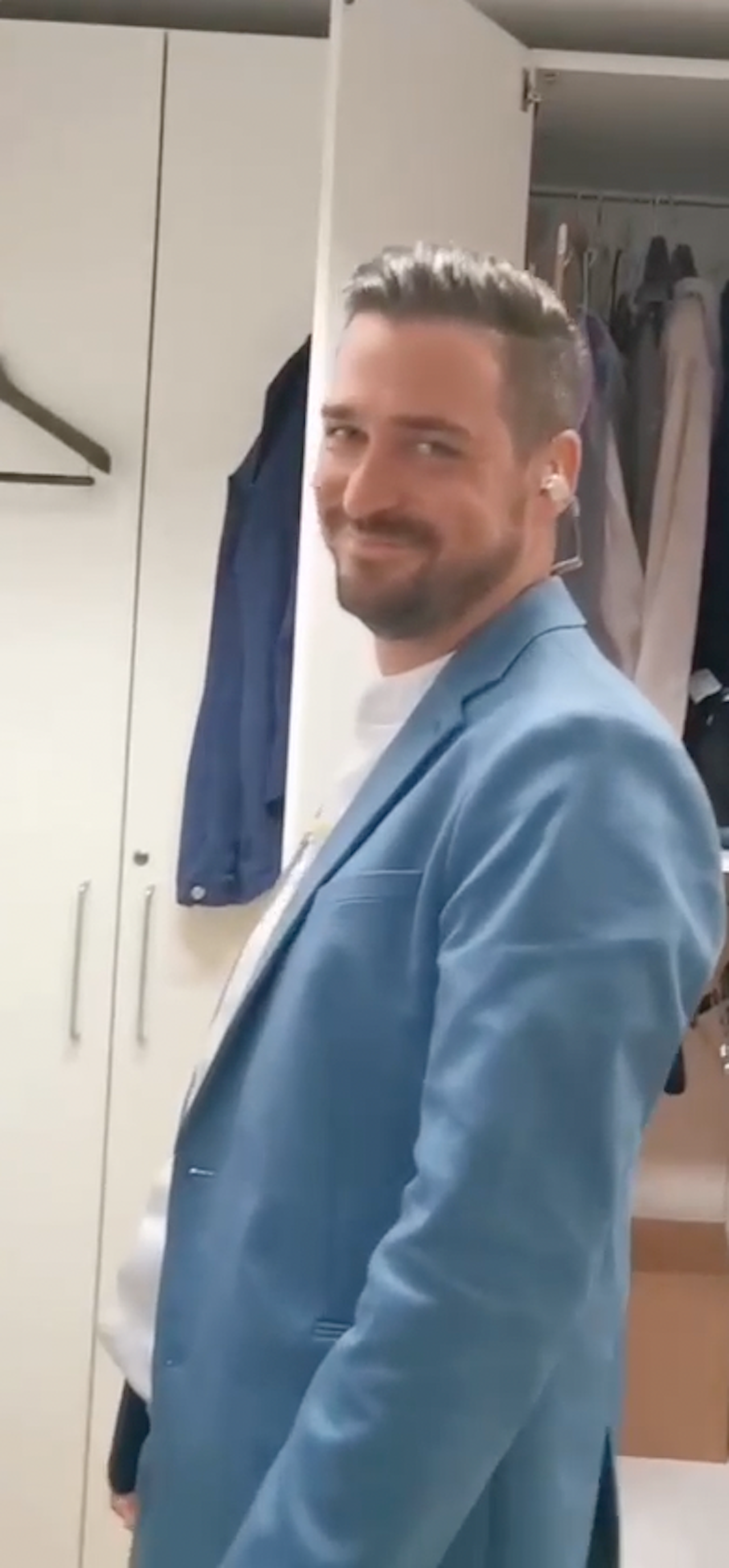Heute.at - Hier lässt sich TV-Star den Hintern föhnen