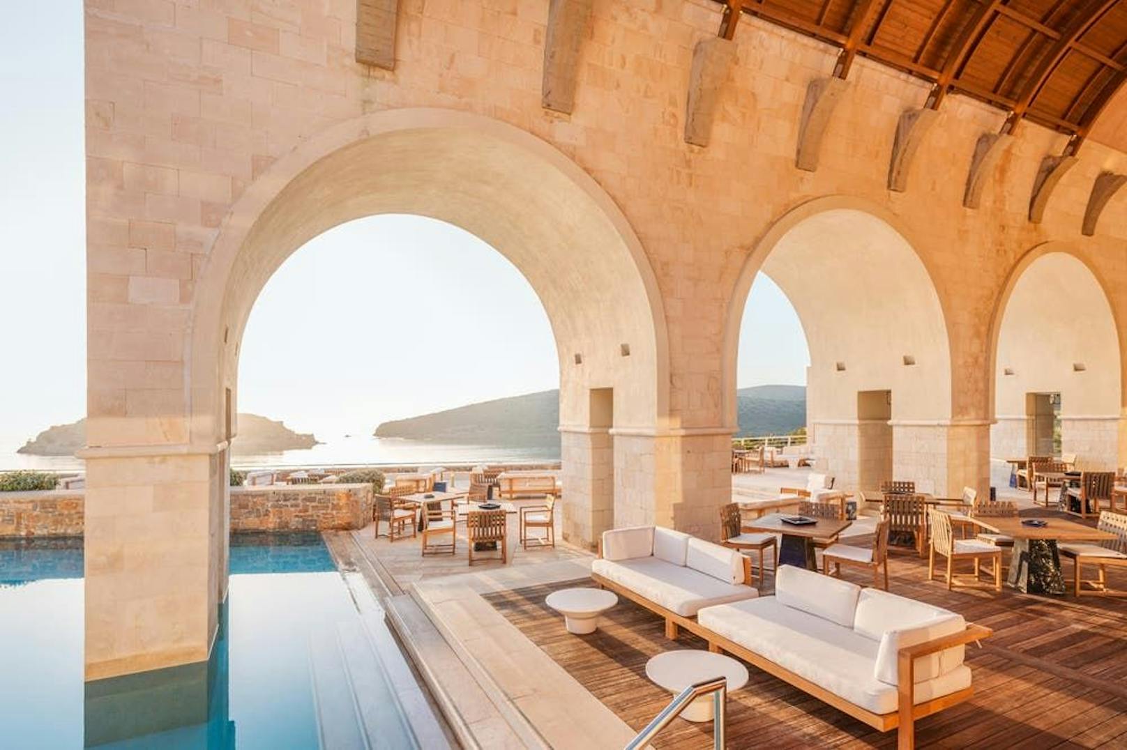 Tipp: Blue Palace Resort and Spa, Kreta, ab 268 Euro