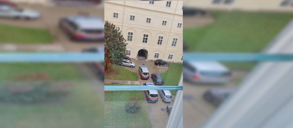 Der Polizei-Großeinsatz in der Theresianischen Akademie