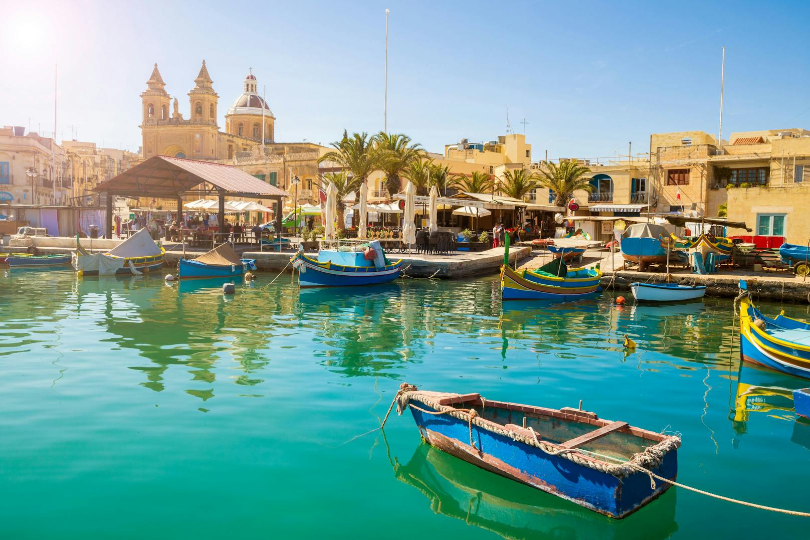 <strong>Malta:&nbsp;</strong>Malta ist klein, aber wunderschön und abwechslungsreich. Mit milden Temperaturen um die 25 Grad Celsius und einer Wassertemperatur von 24 Grad, viel Sonne und nur 2,5 Flugstunden von Wien entfernt, zählt die Insel zu den perfekten Reisezielen im Oktober.