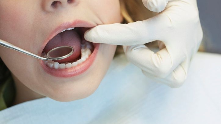 Schwerer Verdacht gegen einen oö. Zahnarzt. Bei dem Mann sollen kinderpornografische Bilder gefunden worden sein.