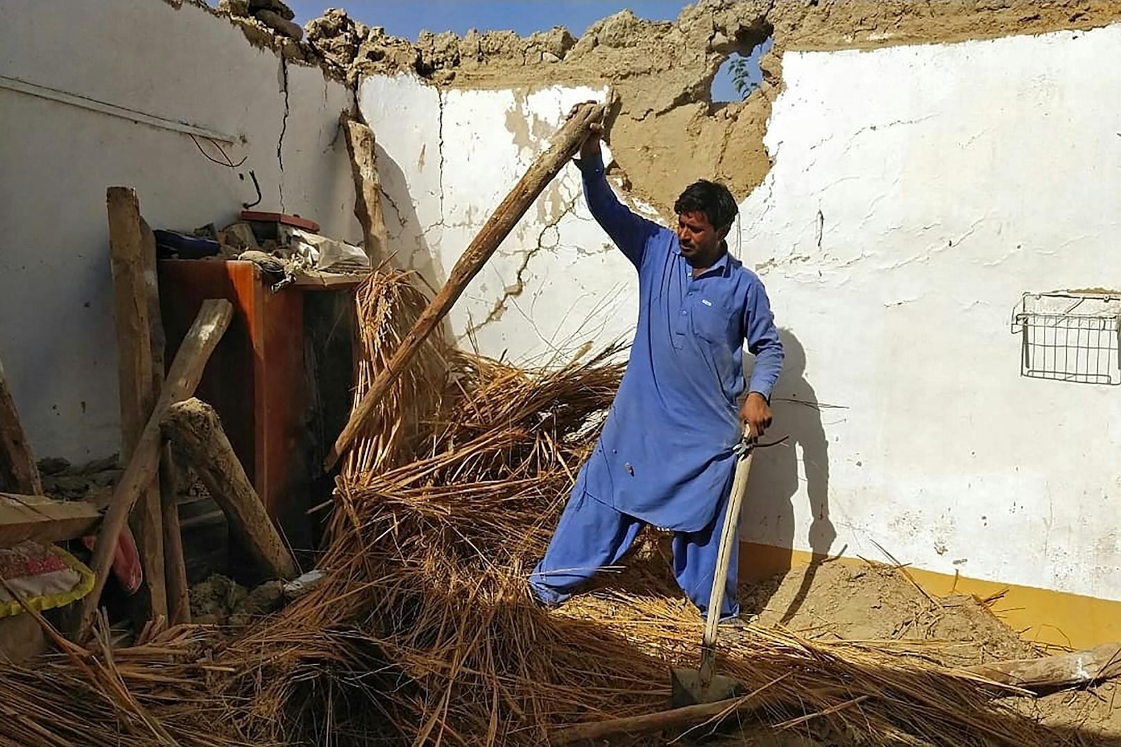 In Pakistan könnte die Zahl der Todesopfer nach einem Erdbeben der Stärke 5,7 noch steigen.