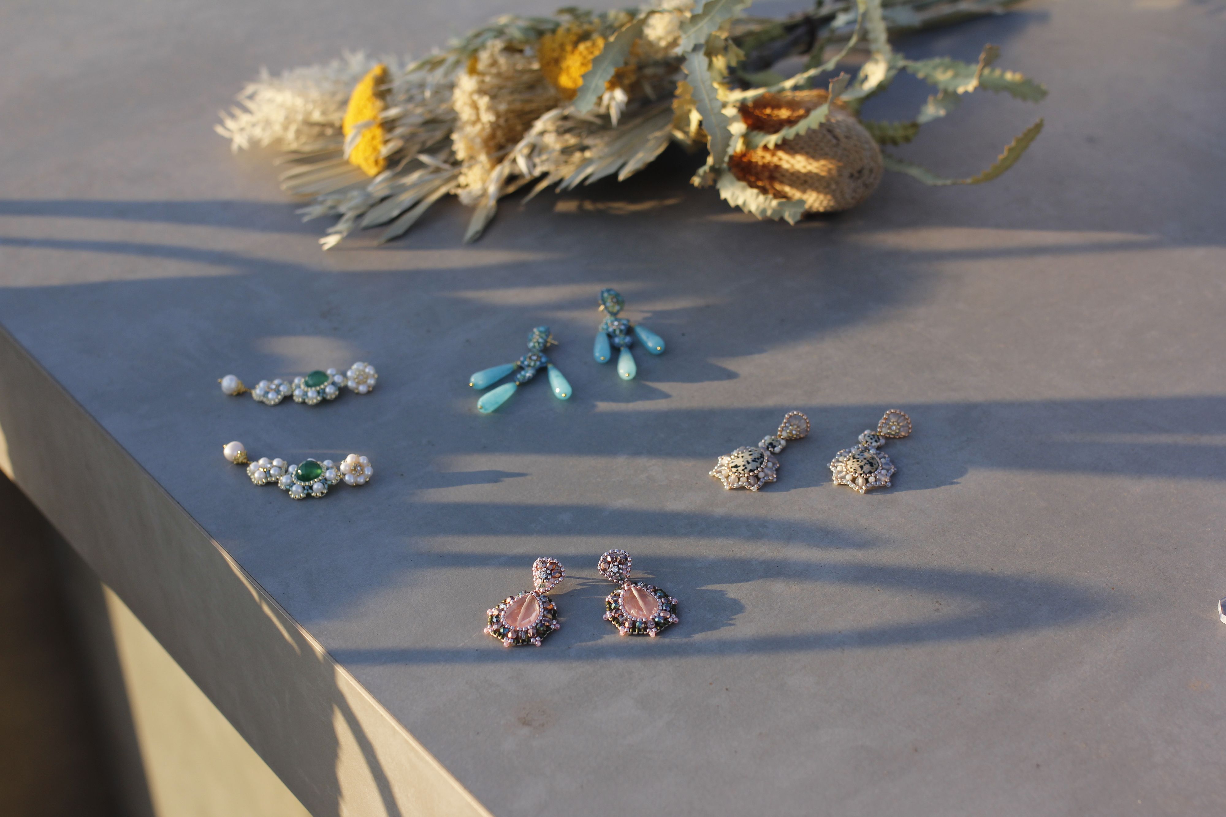 Ohrschmuck aus den Kollektionen Pamola Beach, Flowers of Cannes, Shades of Cannes und Monaco Sunrise