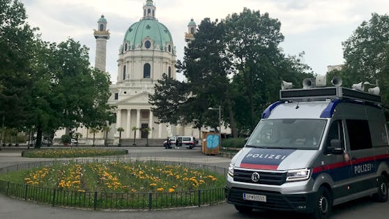 Ein 15-Jähriger wurde in der Nähe des Karlsplatzes von Polizisten verletzt aufgefunden (Symbolfoto)