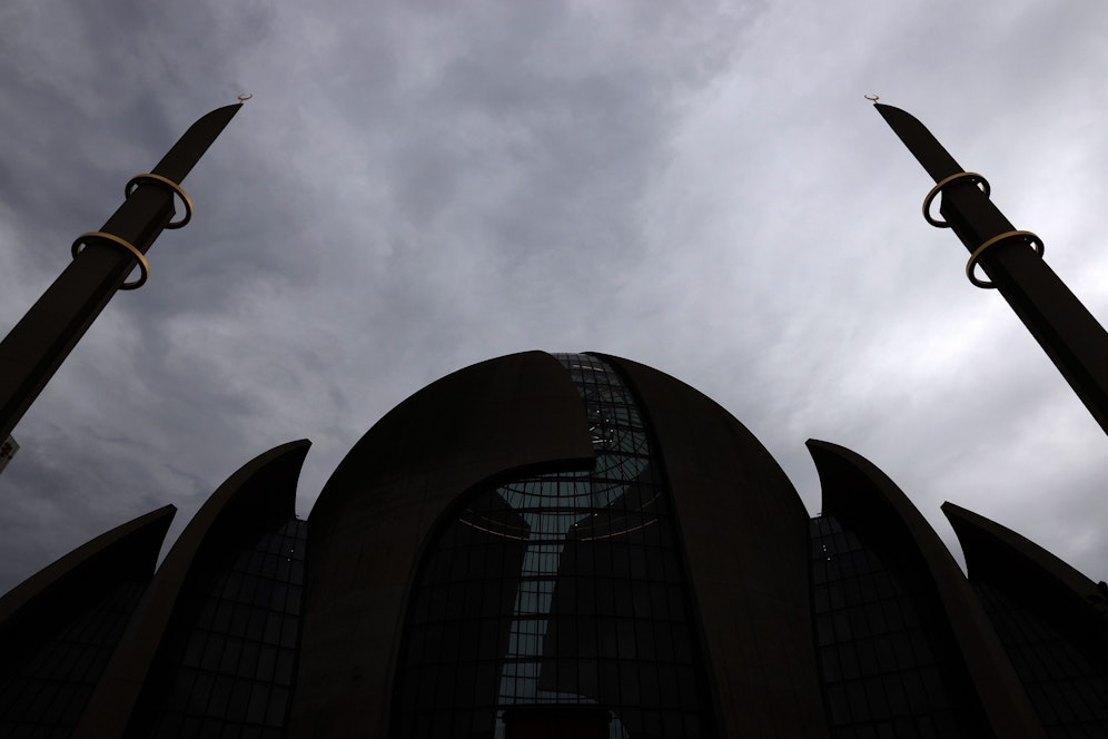 Zum Freitagsgebet dürfen Geistliche künftig wie in mehrheitlich muslimischen Ländern üblich über eine Kanzel aufrufen.