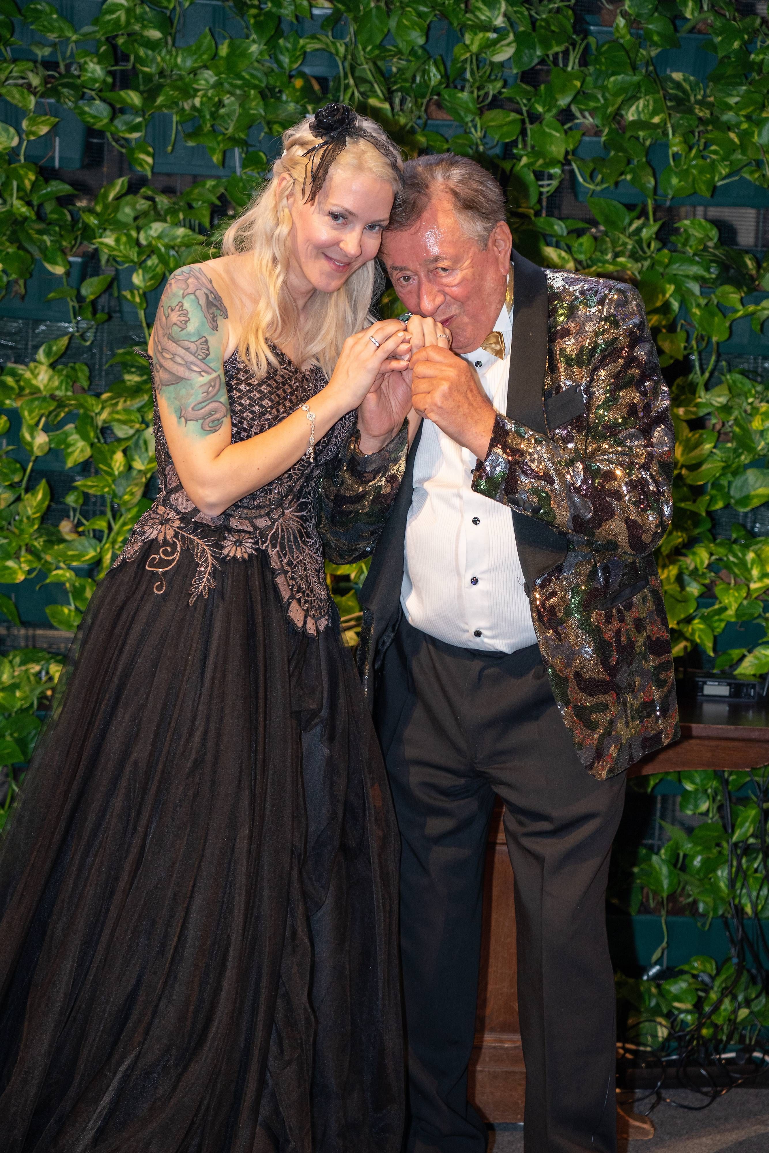 Frisch verlobt: Simone Reiländer und Richard Lugner wagen den nächsten Schritt in ihrer Beziehung 