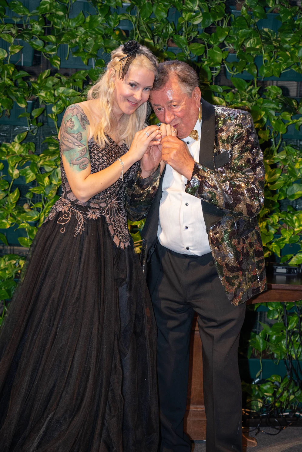 Frisch verlobt: Simone Reiländer und Richard Lugner wagen den nächsten Schritt in ihrer Beziehung.