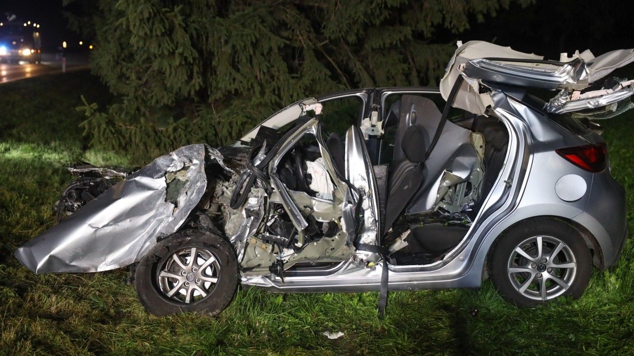 Der Pkw des 20-Jährigen wurde beim Crash vollkommen zerstört.