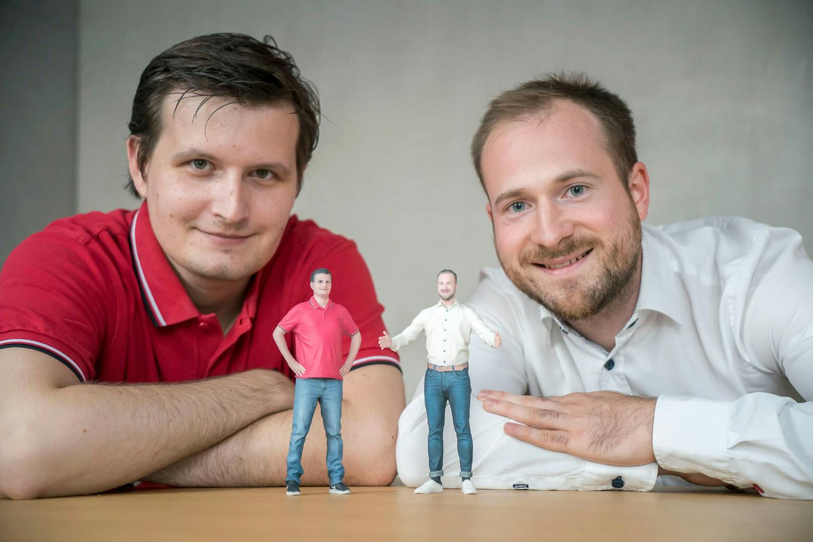 "Heute"-Redakteure Clemens Pilz (l.) und Christian Tomsits ließen sich per 3D-Druck schrumpfen…