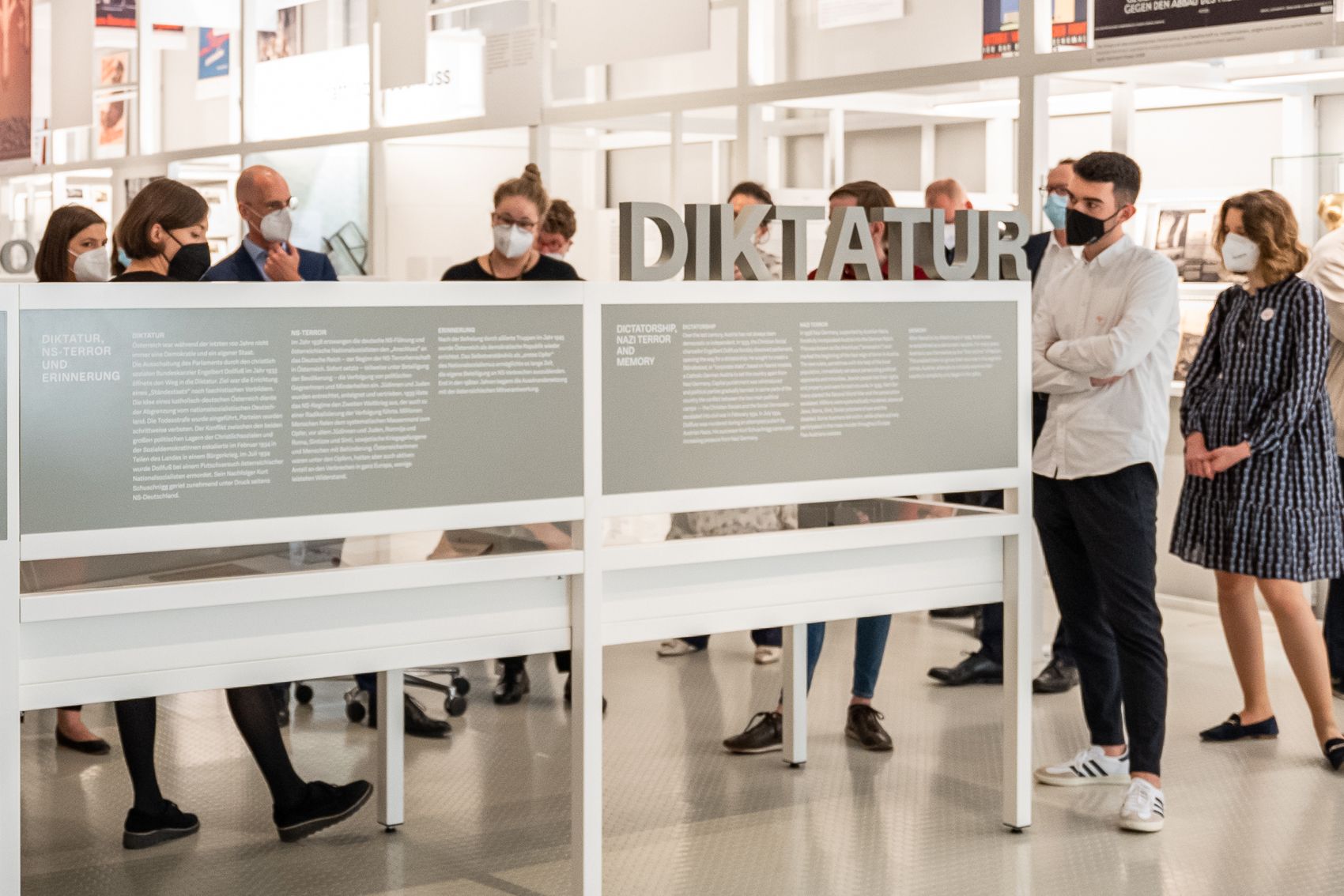 Das Haus der Geschichte Österreich (hdgö) bietet ab sofort drei kostenlose Workshops für Lehrlinge an. Thematisiert werden Arbeit und Lehre, Demokratie und Mitbestimmung sowie Rollenbilder und Vorurteile.