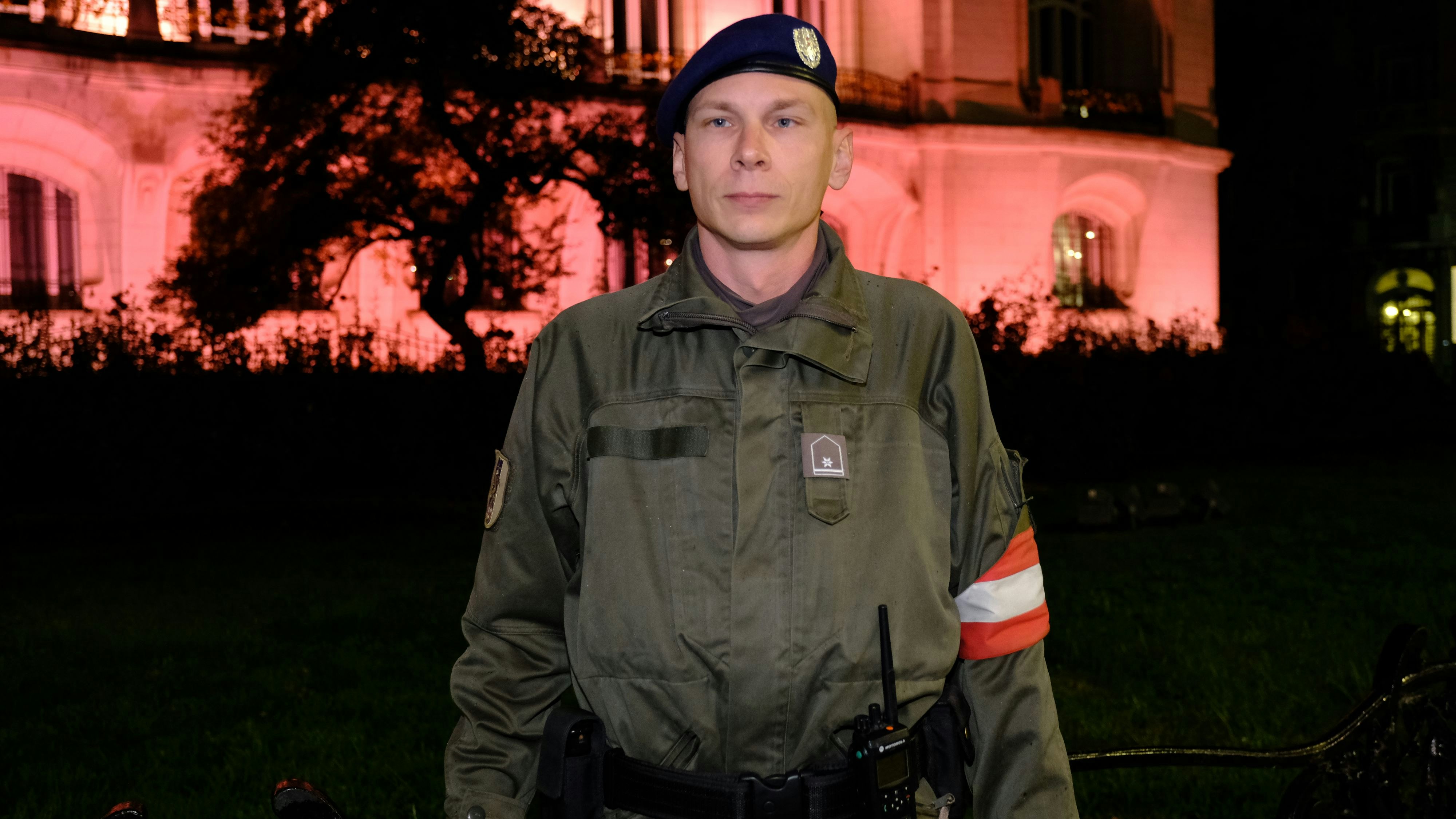 Wachsoldat schnappte Einbrecher. 