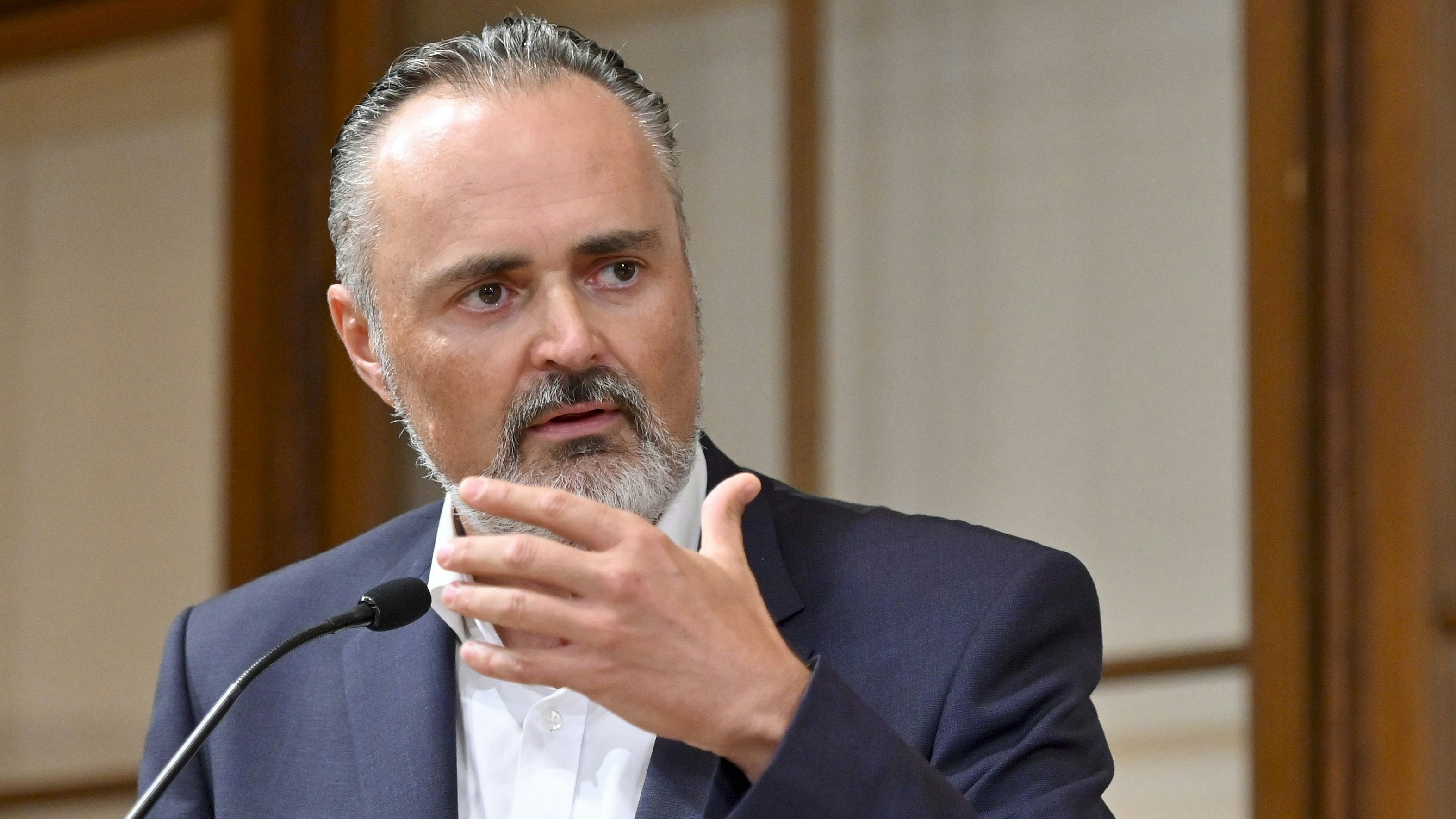 Download von www.picturedesk.com am 10.10.2021 (19:16).  ABD0073_20210930 - WIEN - ÖSTERREICH: Landeshauptmann Hans Peter Doskozil (Bgld./SPÖ) am Donnerstag, 30. September 2021, im Rahmen der Pressekonferenz "Klimaticket - Verhandlungsstand in der Ostregion" in Wien. - FOTO: APA/HERBERT NEUBAUER - 20210930_PD3555 - Rechteinfo: Rights Managed (RM)