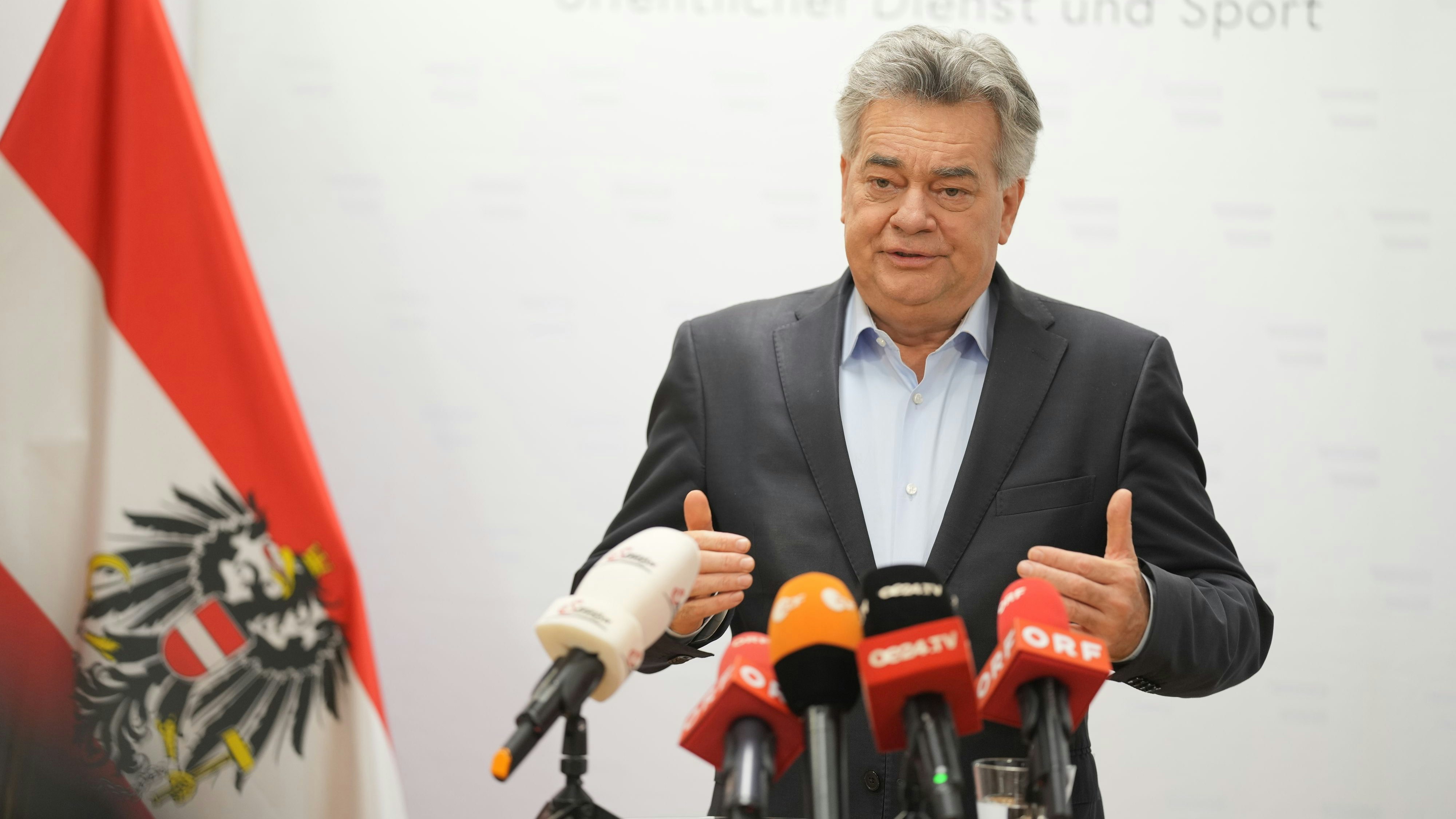 Download von www.picturedesk.com am 10.10.2021 (18:15).  ABD0052_20211009 - WIEN - ÖSTERREICH: Grünen-Chef Vizekanzler Werner Kogler am Samstag, 09. Oktober 2021, anl. eines Statements in Wien. - FOTO: APA/GEORG HOCHMUTH - 20211009_PD8339 - Rechteinfo: Rights Managed (RM)