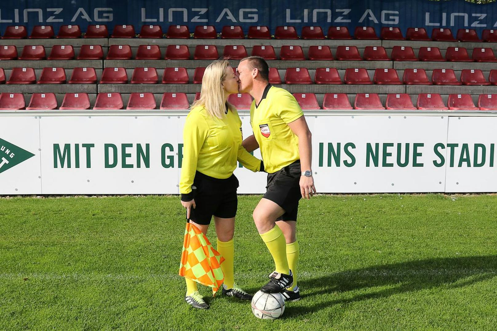 Die beiden Schiedsrichter René Kettlgruber und Julia Baier sind seit zwei Jahren ein Paar.