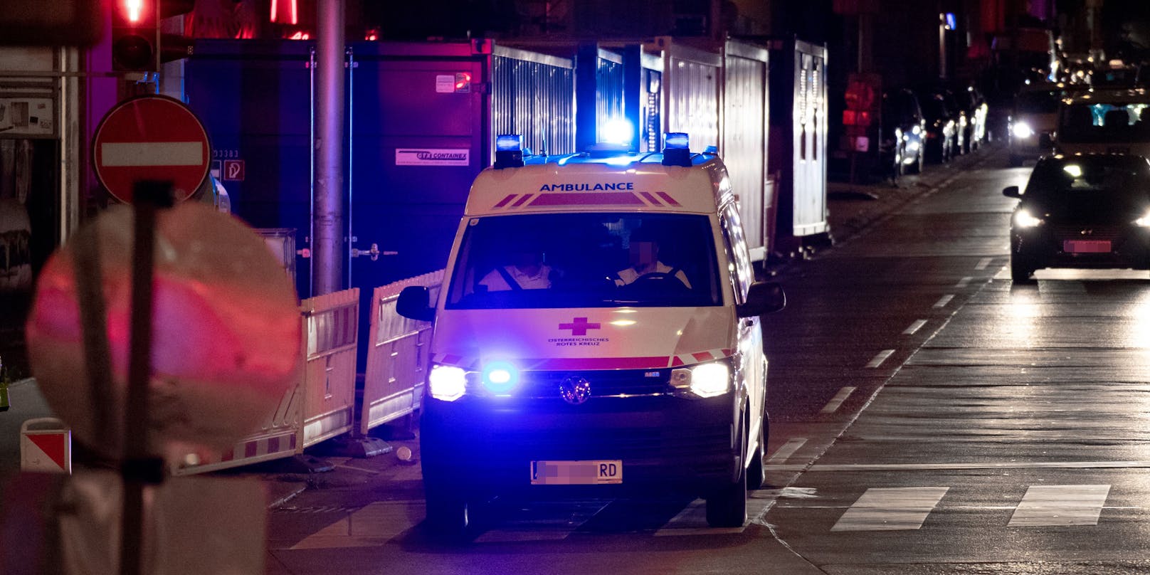 Trotz Verletzung ergriff der Betrunkene in einem Rettungsauto die Flucht.