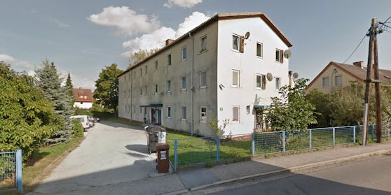 Direkt vor der Haustür detonierte der Sprengsatz. Seit 2019 ist das Caritas-Asylheim in der Grazer Mitterstraße geschlossen.