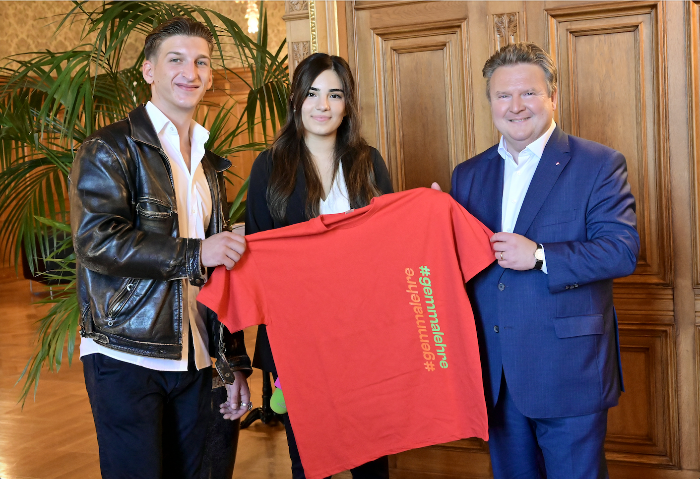 Auf Stadtchef Ludwig (SPÖ, r.) überlegte einst eine Lehre. Daher unterstützt er die Kampagane der Influencer Aylin und Erik und des waff. 