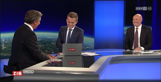 Hans Bürger (li.) zusammen mit ZIB-Moderator Peter Teubenbacher (m.) und ZIB-Moderator Andreas Pfeifer (r.). 
