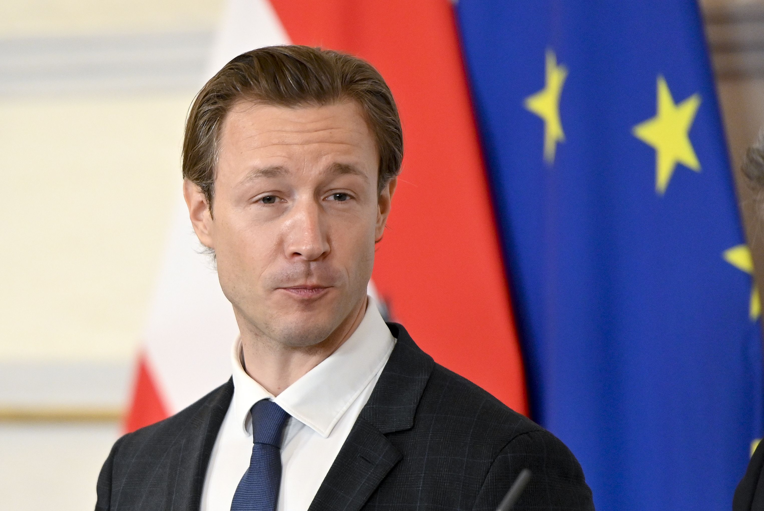 Download von www.picturedesk.com am 11.10.2021 (12:38).  ABD0034_20210929 - WIEN - ÖSTERREICH: Finanzminister Gernot Blümel (ÖVP) am Mittwoch, 29. September 2021, im Rahmen eines Pressefoyers nach dem Ministerrat im Bundeskanzleramt in Wien. - FOTO: APA/HERBERT NEUBAUER - 20210929_PD2862 - Rechteinfo: Rights Managed (RM)