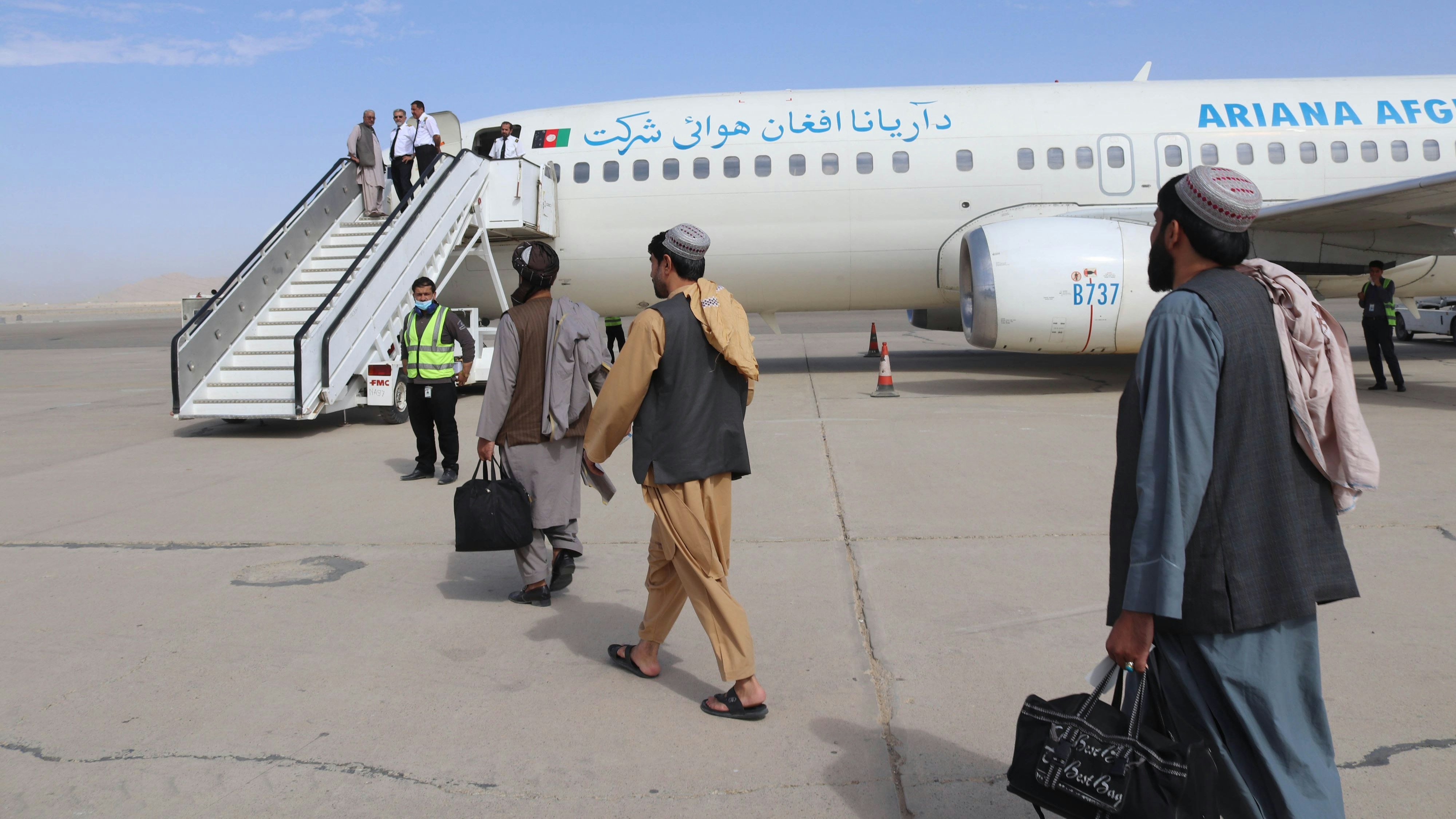 epaselect epa09448659 Passengers board a Boeing 737-4Y0 of Ariana Afghan Airlines for a domestic flight, after flight operations resumed across Afghanistan, at Ahmad Shah Baba International Airport in Kandahar, Afghanistan, 05 September 2021. Afghanistan's major airprots re-opened for domestic flights and Afghanistan's main currency exchange and financials on 04 September, as the Taliban pressed ahead with attempts to foster a sense of normality weeks after they swept to power.  EPA-EFE/STRINGER