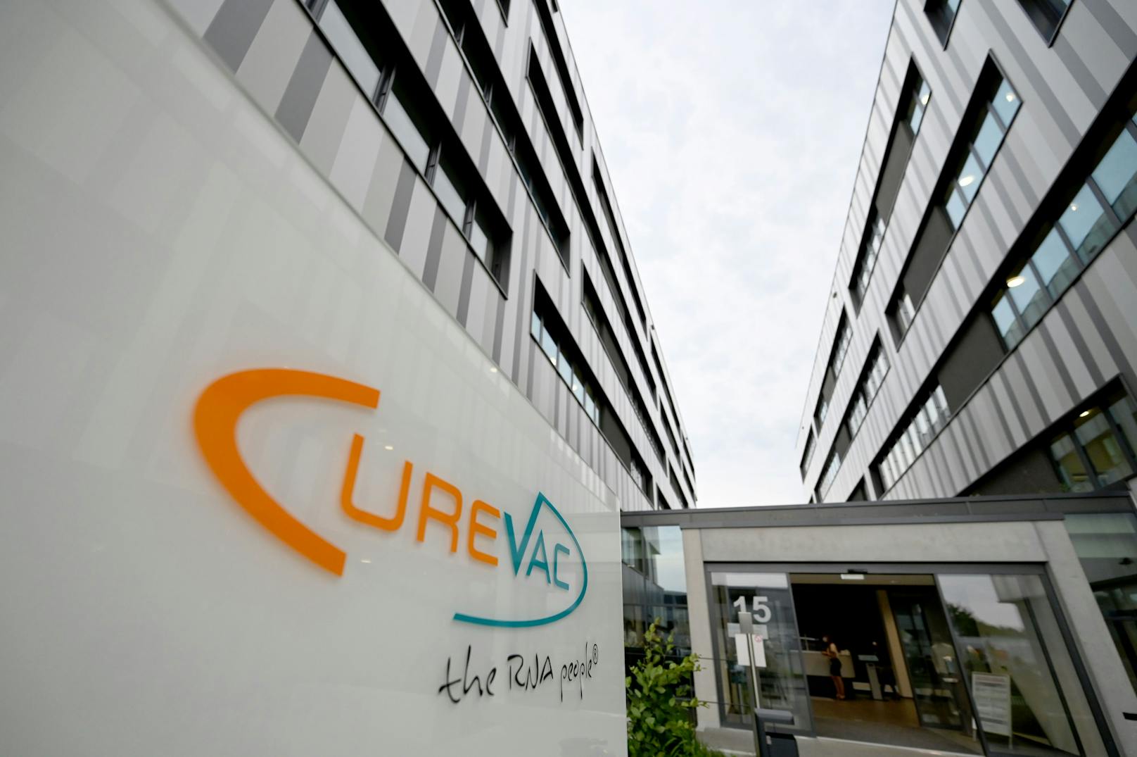 Curevac setzt, wie das Mainzer Unternehmen Biontech, auf einen modernen mRNA-Impfstoff.