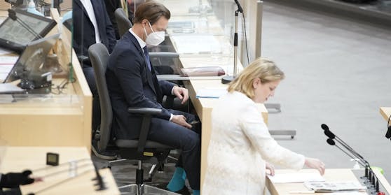 Relikt: Blümel steht noch auf Türkis.