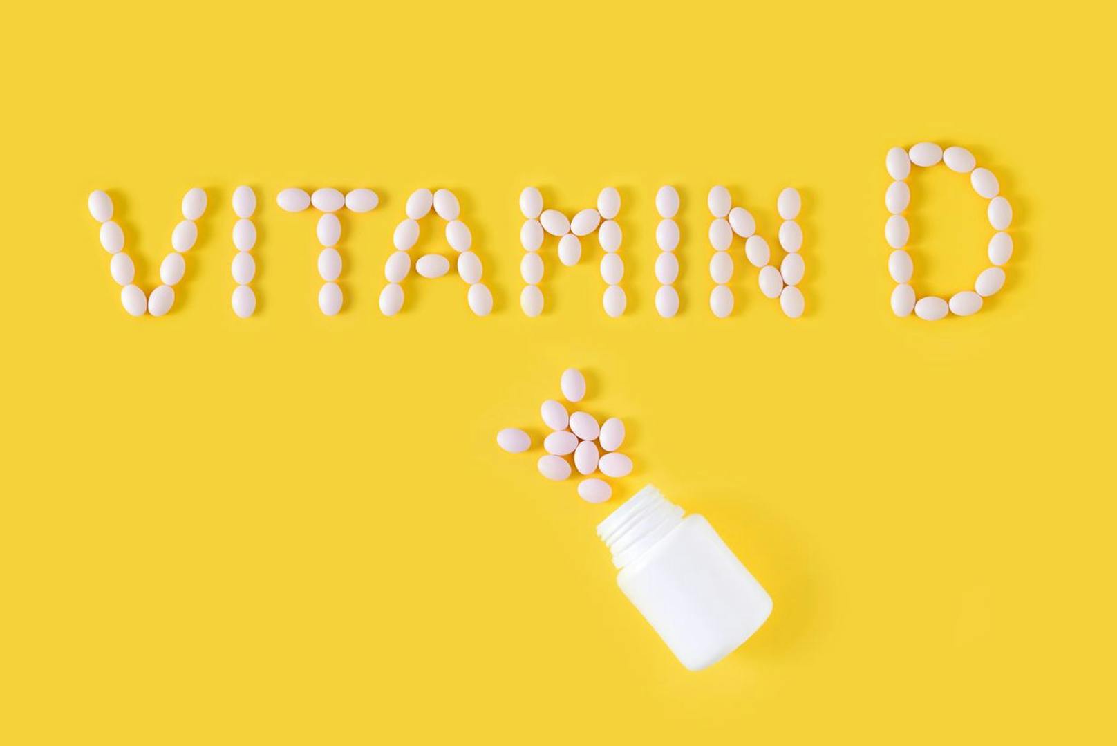 Nur eine Blutuntersuchung kann den Vitamin D-Spiegel genau bestimmen. Anhand dessen entscheidet der Arzt, ob&nbsp;supplementiert werden sollte oder nicht.